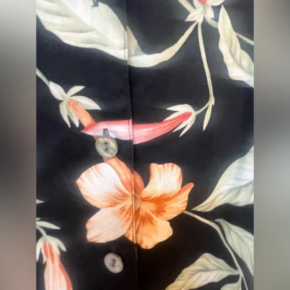 Vintage Tommy Bahama Black Boxy Floral 100% Silk Button Up Hawaiian Shirt Large - Picture 3 of 5